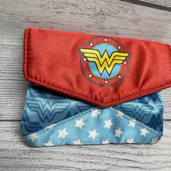 DC Comics Wonder Woman Blue Star Quilted Zip Wallet With Flap - Picture 3 of 11